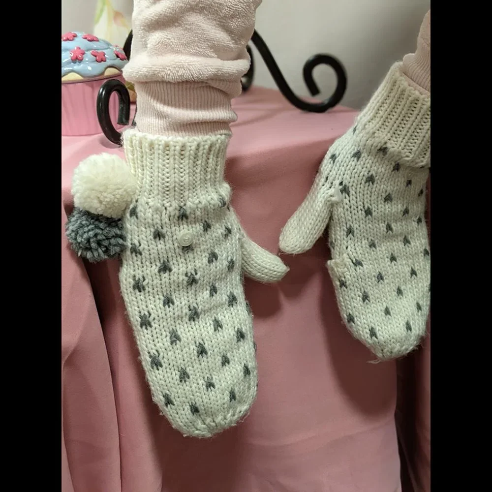 Aerie Cream with Grey Hearts Hybrid Mitten Size OS - Picture 2 of 6